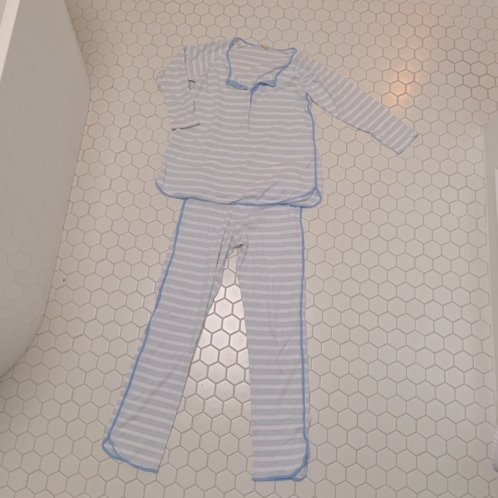 Lake maternity pajamas XS never worn in Seaside